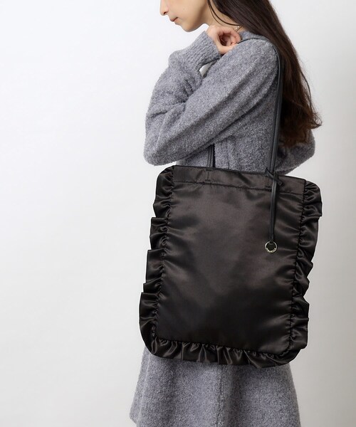 OPAQUE.CLIP（オペークドットクリップ）の「◆【軽量/A4収納可】フリルサテントートバッグ/セレモニー対応（トートバッグ・レディース・ブラック/ベージュ・00）」の12枚目の写真