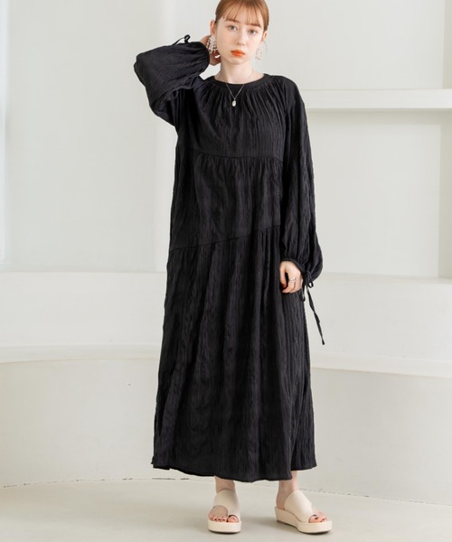 hinari(ヒナリ)の「ワッシャーアシメティアードワンピ(ワンピース・レディース・ナチュラル/ブラック/ホワイト・SMALL/FREE)」の4枚目の写真