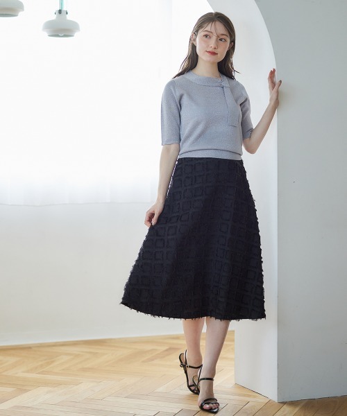 12Twelve Agenda(トゥエルブ アジェンダ)の「アシメボウネックラメニットプルオーバー(ニット/セーター・レディース・ブラック/グレイッシュベージュ/サックスブルー・M)」の6枚目の写真
