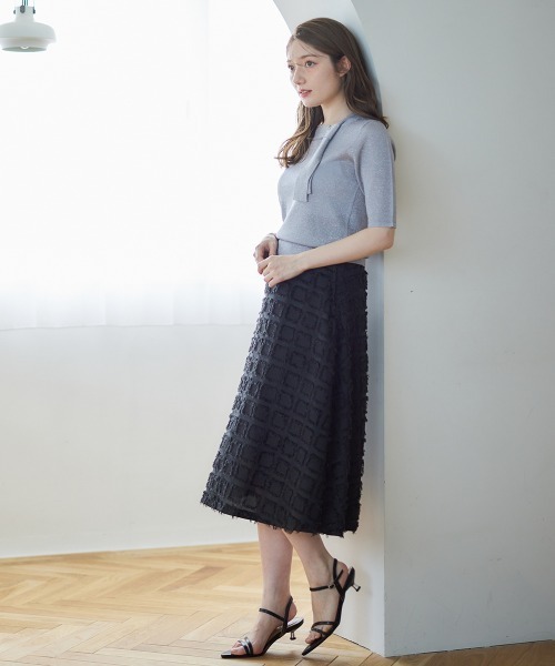 12Twelve Agenda(トゥエルブ アジェンダ)の「アシメボウネックラメニットプルオーバー(ニット/セーター・レディース・ブラック/グレイッシュベージュ/サックスブルー・M)」の7枚目の写真