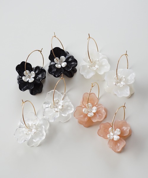 CERCA(チェルカ)の「jolie minette/フラワー ゴールド フープピアス(ピアス(両耳用)・レディース・クリア/アクア/ブルーパープル/ホワイト系/ベージュ系/ブラウン系/ピンク系/ブラック・FREE)」の9枚目の写真