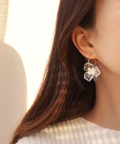 CERCA(チェルカ)の「jolie minette/フラワー ゴールド フープピアス(ピアス(両耳用)・レディース・クリア/アクア/ブルーパープル/ホワイト系/ベージュ系/ブラウン系/ピンク系/ブラック・FREE)」の11枚目の写真