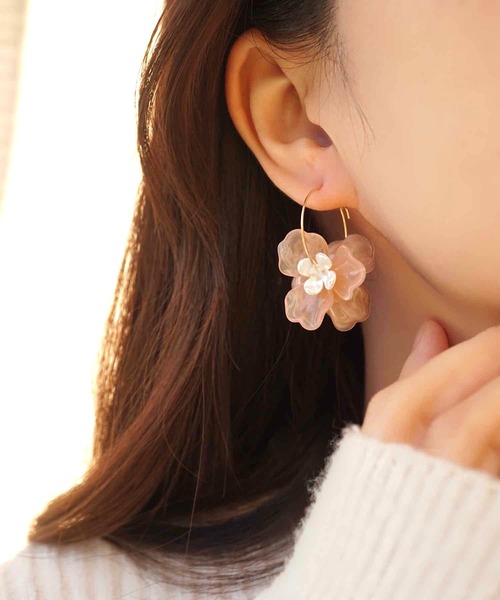 CERCA(チェルカ)の「jolie minette/フラワー ゴールド フープピアス(ピアス(両耳用)・レディース・クリア/アクア/ブルーパープル/ホワイト系/ベージュ系/ブラウン系/ピンク系/ブラック・FREE)」の14枚目の写真