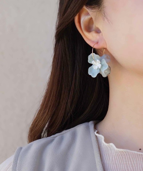 CERCA(チェルカ)の「jolie minette/フラワー ゴールド フープピアス(ピアス(両耳用)・レディース・クリア/アクア/ブルーパープル/ホワイト系/ベージュ系/ブラウン系/ピンク系/ブラック・FREE)」の15枚目の写真