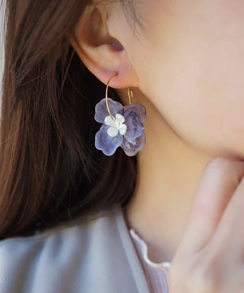 CERCA(チェルカ)の「jolie minette/フラワー ゴールド フープピアス(ピアス(両耳用)・レディース・クリア/アクア/ブルーパープル/ホワイト系/ベージュ系/ブラウン系/ピンク系/ブラック・FREE)」の16枚目の写真