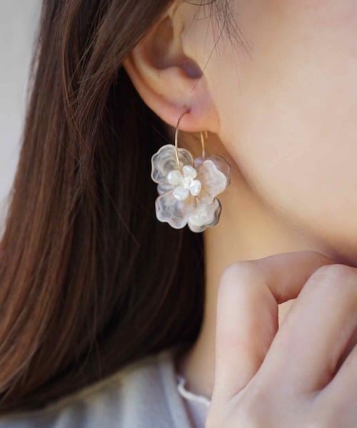 CERCA(チェルカ)の「jolie minette/フラワー ゴールド フープピアス(ピアス(両耳用)・レディース・クリア/アクア/ブルーパープル/ホワイト系/ベージュ系/ブラウン系/ピンク系/ブラック・FREE)」の17枚目の写真