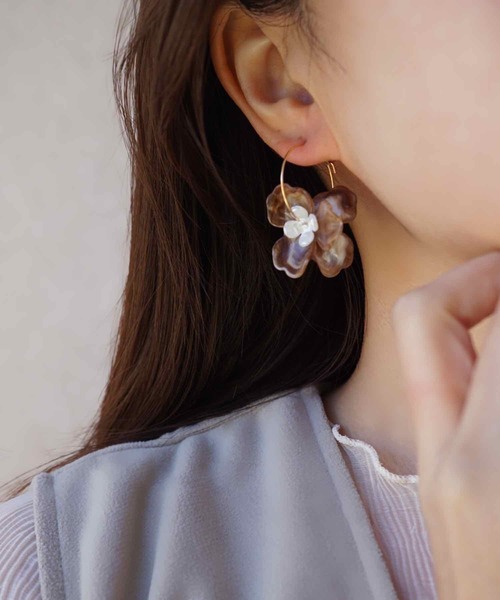 CERCA(チェルカ)の「jolie minette/フラワー ゴールド フープピアス(ピアス(両耳用)・レディース・クリア/アクア/ブルーパープル/ホワイト系/ベージュ系/ブラウン系/ピンク系/ブラック・FREE)」の18枚目の写真