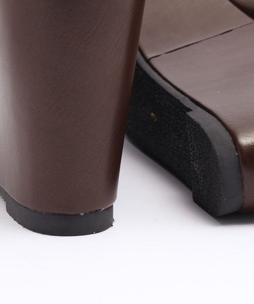 PUNYUS（プニュズ）の「ストラップウエッジパンプス（パンプス・レディース・ブラウン/ブラック・3/4/1/2）」の8枚目の写真