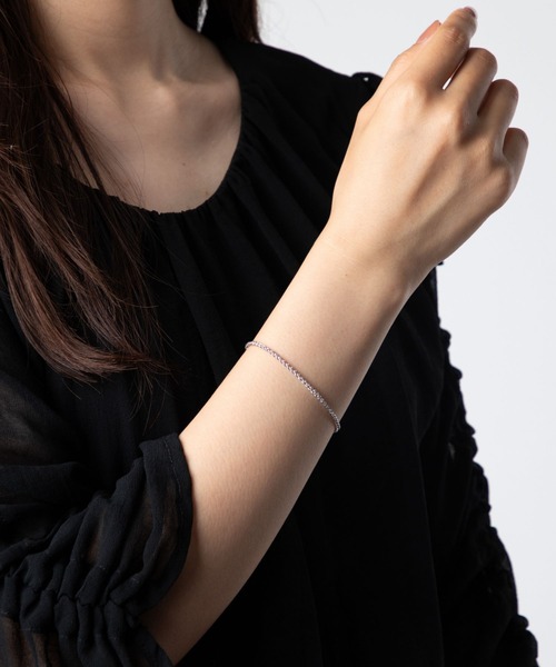 TOM WOOD（トムウッド）の「TOM WOOD Spike Bracelet トムウッド スパイク シルバー ブレスレット（ブレスレット・レディース・シルバー・SMALL/MEDIUM/LARGE）」の2枚目の写真