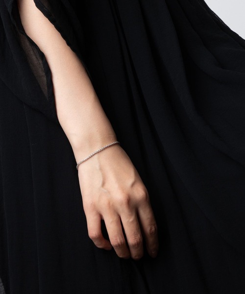 TOM WOOD（トムウッド）の「TOM WOOD Spike Bracelet トムウッド スパイク シルバー ブレスレット（ブレスレット・レディース・シルバー・SMALL/MEDIUM/LARGE）」の3枚目の写真