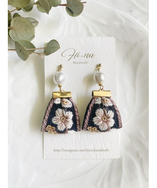 tone（トーン）の「【Hi-na】刺繍リボンタッセル×バロックパール　ピアス(MA)（ピアス（両耳用）・レディース・ブラック/グレー/ベージュ・FREE）」の2枚目の写真