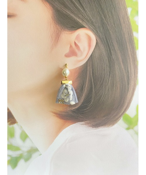 tone（トーン）の「【Hi-na】刺繍リボンタッセル×バロックパール　ピアス(MA)（ピアス（両耳用）・レディース・ブラック/グレー/ベージュ・FREE）」の7枚目の写真