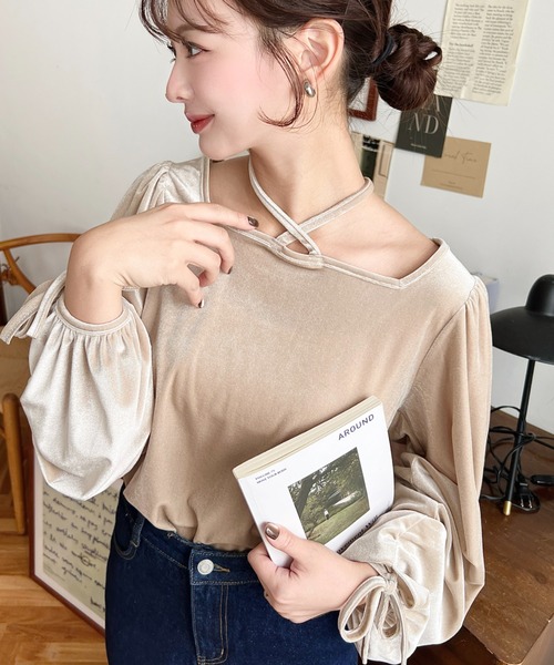 moment+(モーメントプラス)の「ボリュームスリーブスクエアホルターネックシャイニーベロアプルオーバー(Tシャツ/カットソー・レディース・ブラック/グレイッシュベージュ/チャコールグレー/ピンク/ブラウン・M/L)」の18枚目の写真