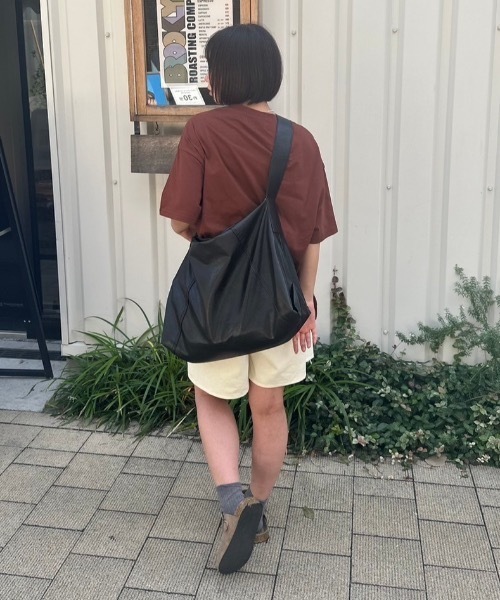 nemne store（ネンネストア）の「【低身長サイズあり】オーバーサイズアソートTシャツ（Tシャツ/カットソー・レディース・スミクロ/オートミール/ブラウン/ブルー/オフホワイト・SMALL/MEDIUM）」の7枚目の写真