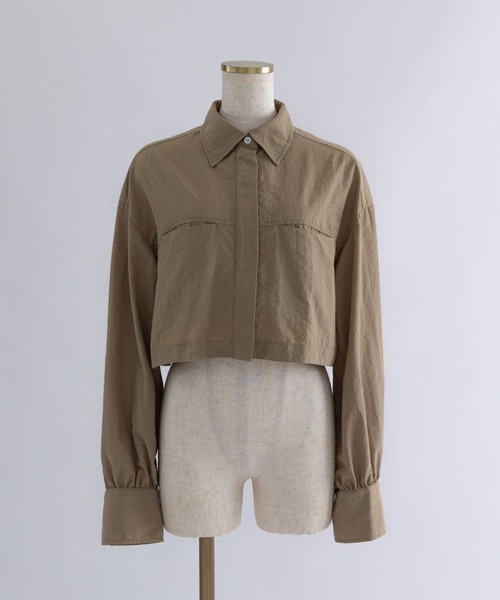 EN NEUME(エンノイム)の「Cropped Shirt Jacket(シャツ/ブラウス・レディース・グレー/ダークブラウン/ベージュ・FREE)」の3枚目の写真