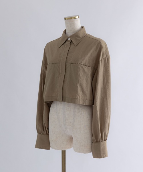 EN NEUME(エンノイム)の「Cropped Shirt Jacket(シャツ/ブラウス・レディース・グレー/ダークブラウン/ベージュ・FREE)」の9枚目の写真