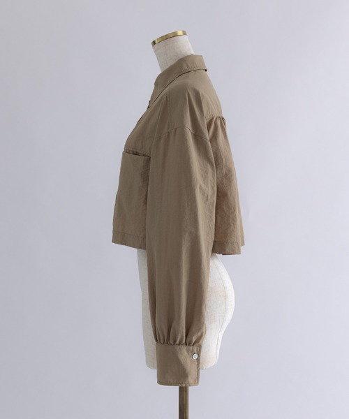 EN NEUME(エンノイム)の「Cropped Shirt Jacket(シャツ/ブラウス・レディース・グレー/ダークブラウン/ベージュ・FREE)」の10枚目の写真