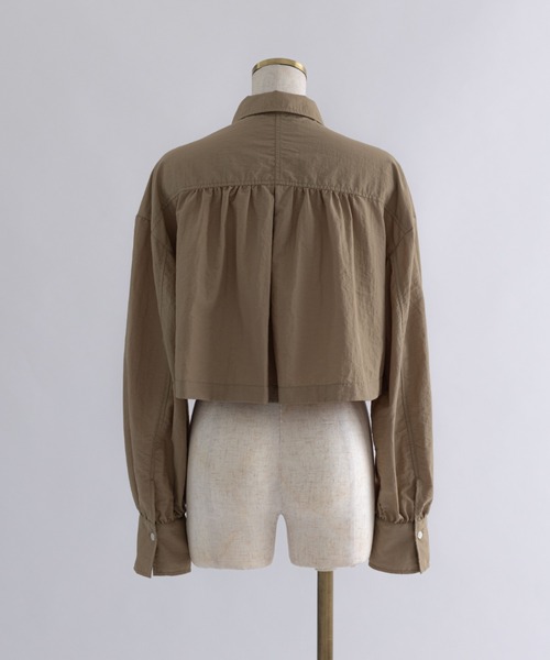 EN NEUME(エンノイム)の「Cropped Shirt Jacket(シャツ/ブラウス・レディース・グレー/ダークブラウン/ベージュ・FREE)」の11枚目の写真