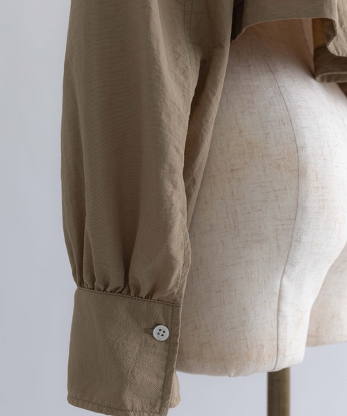 EN NEUME(エンノイム)の「Cropped Shirt Jacket(シャツ/ブラウス・レディース・グレー/ダークブラウン/ベージュ・FREE)」の12枚目の写真