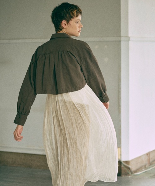 EN NEUME(エンノイム)の「Cropped Shirt Jacket(シャツ/ブラウス・レディース・グレー/ダークブラウン/ベージュ・FREE)」の5枚目の写真