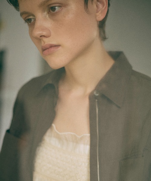 EN NEUME(エンノイム)の「Cropped Shirt Jacket(シャツ/ブラウス・レディース・グレー/ダークブラウン/ベージュ・FREE)」の8枚目の写真
