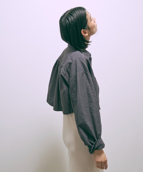 EN NEUME(エンノイム)の「Cropped Shirt Jacket(シャツ/ブラウス・レディース・グレー/ダークブラウン/ベージュ・FREE)」の19枚目の写真