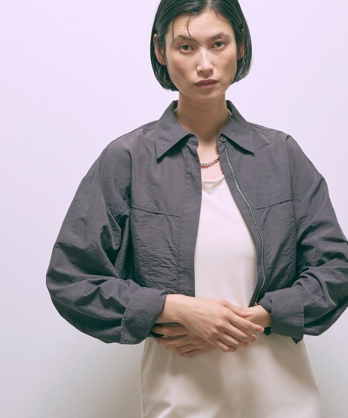 EN NEUME(エンノイム)の「Cropped Shirt Jacket(シャツ/ブラウス・レディース・グレー/ダークブラウン/ベージュ・FREE)」の17枚目の写真