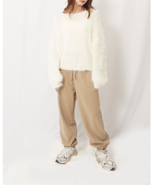 Alt due(オルトデュー)の「【Alt due/オルト デュー】フェザーヤーンドロップショルダーシルエットプルオーバーニット(ニット/セーター・レディース・ベージュ/アイボリー/ブラック/ライトグレー・FREE)」の5枚目の写真