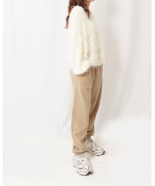Alt due(オルトデュー)の「【Alt due/オルト デュー】フェザーヤーンドロップショルダーシルエットプルオーバーニット(ニット/セーター・レディース・ベージュ/アイボリー/ブラック/ライトグレー・FREE)」の6枚目の写真