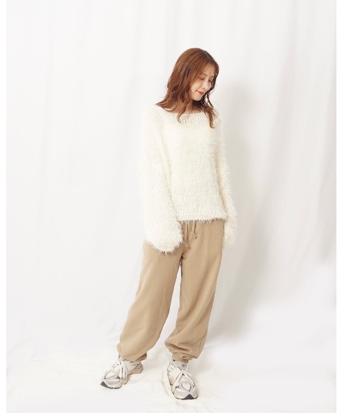 Alt due(オルトデュー)の「【Alt due/オルト デュー】フェザーヤーンドロップショルダーシルエットプルオーバーニット(ニット/セーター・レディース・ベージュ/アイボリー/ブラック/ライトグレー・FREE)」の7枚目の写真