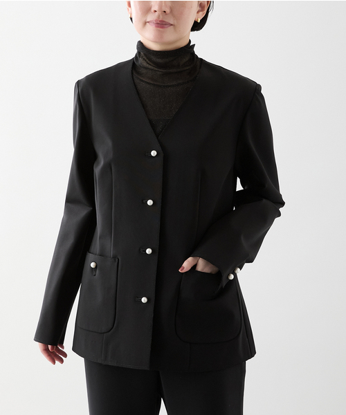 Room no.8(ルームエイト)の「ROOM NO.8 BLACK CAMELLIA RIB Vネックジャケット BR8B-46-30520(ノーカラージャケット・レディース・ブラック・FREE)」の3枚目の写真