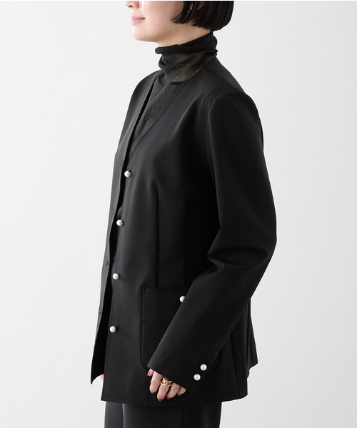 Room no.8(ルームエイト)の「ROOM NO.8 BLACK CAMELLIA RIB Vネックジャケット BR8B-46-30520(ノーカラージャケット・レディース・ブラック・FREE)」の4枚目の写真