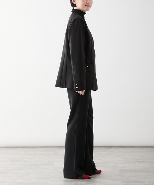 Room no.8(ルームエイト)の「ROOM NO.8 BLACK CAMELLIA RIB Vネックジャケット BR8B-46-30520(ノーカラージャケット・レディース・ブラック・FREE)」の10枚目の写真