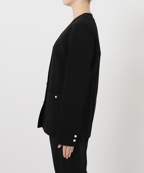 Room no.8(ルームエイト)の「ROOM NO.8 BLACK CAMELLIA RIB Vネックジャケット BR8B-46-30520(ノーカラージャケット・レディース・ブラック・FREE)」の13枚目の写真