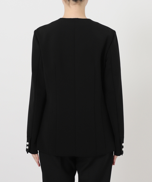 Room no.8(ルームエイト)の「ROOM NO.8 BLACK CAMELLIA RIB Vネックジャケット BR8B-46-30520(ノーカラージャケット・レディース・ブラック・FREE)」の14枚目の写真