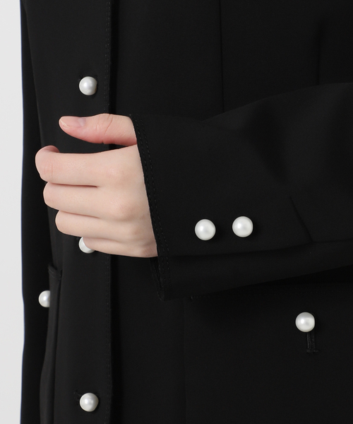 Room no.8(ルームエイト)の「ROOM NO.8 BLACK CAMELLIA RIB Vネックジャケット BR8B-46-30520(ノーカラージャケット・レディース・ブラック・FREE)」の18枚目の写真