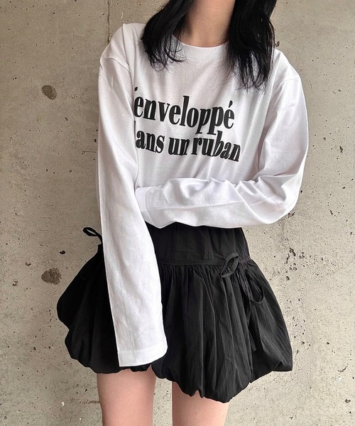 merrylatte(メリーラテ)の「リボン英字ロゴプリントロングTシャツ(Tシャツ/カットソー・レディース・ホワイト・MEDIUM)」の1枚目の写真