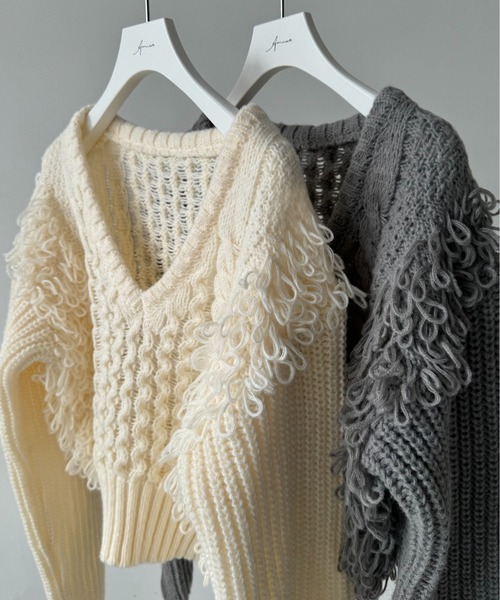 Amiur（エミレ）の「fringe bulky pullover / フリンジバルキープルオーバー（ニット/セーター・レディース・グレー/アイボリー・FREE）」の3枚目の写真