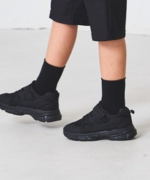 CHOPIN（ショパン）の「オールブラックスニーカー（スニーカー）」