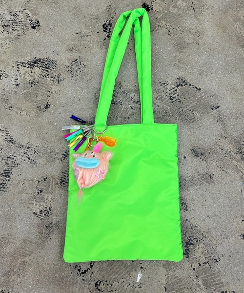 cheek(BAG)(チーク)の「neon monster tote / モンスターチャーム トートバッグ(トートバッグ・レディース・オレンジ/グリーン/ピンク/イエロー・FREE)」の12枚目の写真