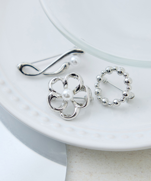 ROPE' PICNIC(ロペピクニック)の「フラワーモチーフプチブローチセット(ブローチ/コサージュ・レディース・シルバー/ゴールド・FREE)」の2枚目の写真