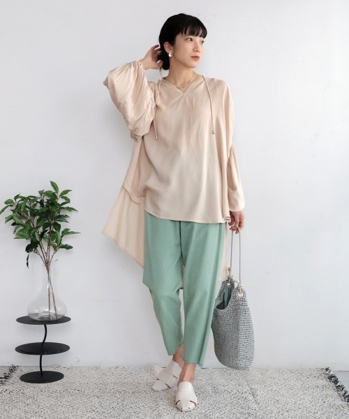 Bou Jeloud（ブージュルード）の「クールタッチレーヨンボリュームスリーブチュニック（Tシャツ/カットソー・レディース・ブラック/ベージュ/パープル・MEDIUM）」の15枚目の写真