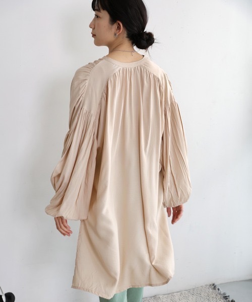 Bou Jeloud（ブージュルード）の「クールタッチレーヨンボリュームスリーブチュニック（Tシャツ/カットソー・レディース・ブラック/ベージュ/パープル・MEDIUM）」の8枚目の写真