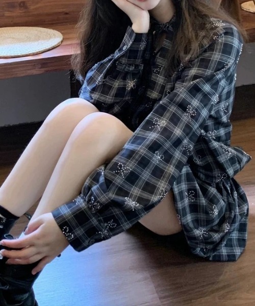 ViViDAY（ビビデー）の「ストーンリボン柄チェックシャツワンピース（シャツワンピース・レディース・ブラック・M）」の8枚目の写真