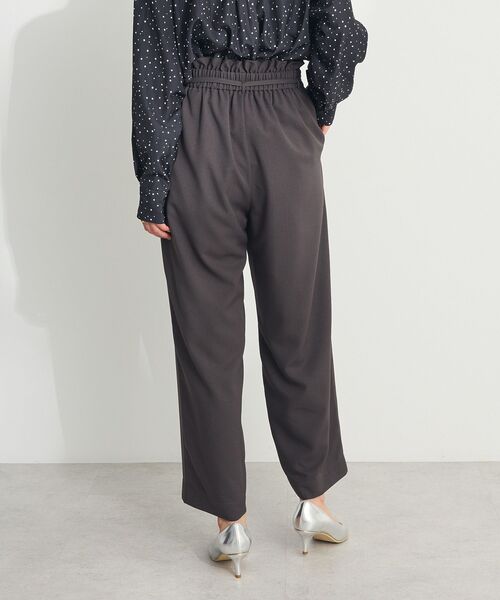 CRAFT STANDARD BOUTIQUE（クラフトスタンダードブティック）の「フリルウエストパンツ　◆（スラックス・レディース・グレイッシュベージュ/ダークグレー・M/L）」の8枚目の写真