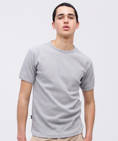 AVIREX（アヴィレックス）の「《DAILY/デイリー》RIB SHORT SLEEVE CREW NECK T-SHIRT / デイリーウェア リブ 半袖 クルーネック Tシャツ / AVIREX / アヴィレックス（Tシャツ/カットソー・メンズ・チャコール/ロイヤルブルー/ホワイト/ブラック/オリーブ/グレー・SMALL/MEDIUM/LARGE/X-LARGE/X-SMALL）」の3枚目の写真