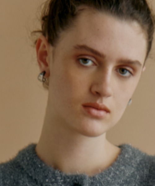 kiehtova(キエトヴァ)の「【kiehtova】GLOSS EPOXY PETIT HOOP PIERCE/グロスエポプチフープピアス(ピアス(両耳用)・レディース・ブラウン/シルバー・FREE)」の5枚目の写真