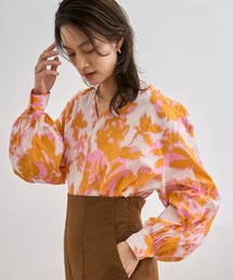 【DEVEAUX（デヴォー）】別注ボカシフラワーボリュームスリーブブラウス/洗える