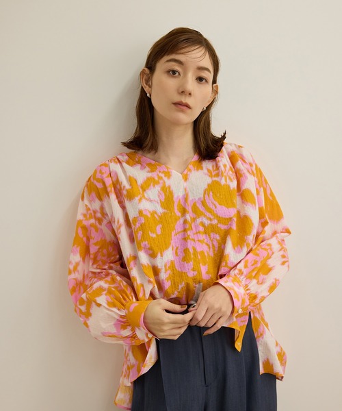 ROPE'(ロペ)の「【DEVEAUX(デヴォー)】別注ボカシフラワーボリュームスリーブブラウス/洗える(シャツ/ブラウス・レディース・ブラウン系その他2/オレンジ系その他・FREE)」の13枚目の写真
