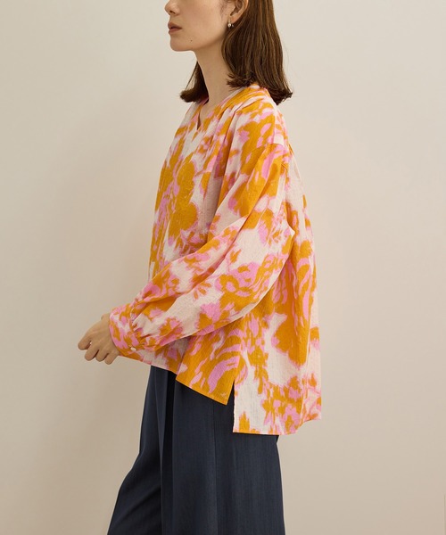 ROPE'(ロペ)の「【DEVEAUX(デヴォー)】別注ボカシフラワーボリュームスリーブブラウス/洗える(シャツ/ブラウス・レディース・ブラウン系その他2/オレンジ系その他・FREE)」の4枚目の写真